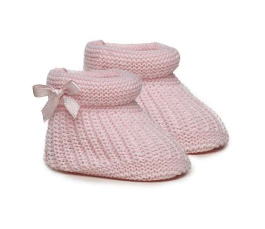 Pink knitted baby booties with side bow – newborn size
