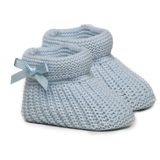 Blue knitted baby booties with side bow – newborn size