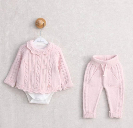 Flat lay of Leoking baby girl 3-piece knitted outfit in pink, featuring a cable-knit sweater with scalloped collar, matching joggers, and coordinating bodysuit.