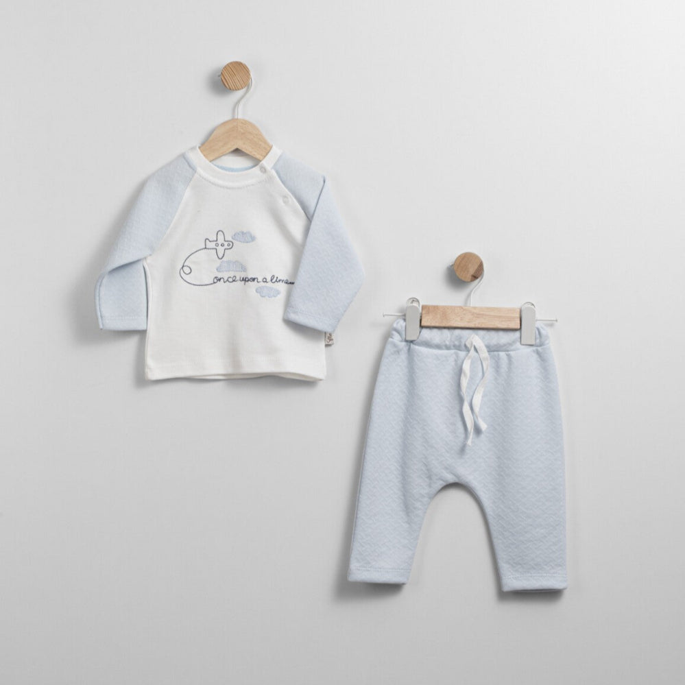 Two-piece baby outfit with aeroplane embroidery and quilted trousers in blue – newborn to 12 months